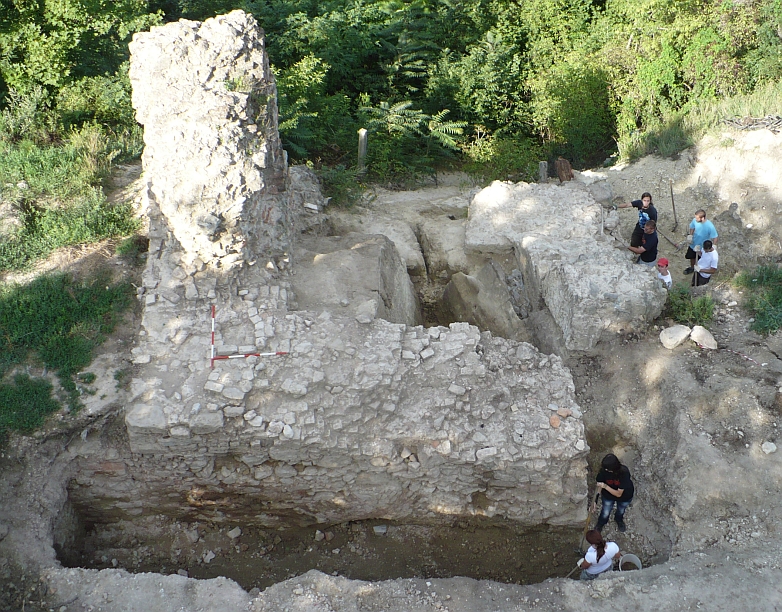 hrad Čeklís - veža v SZ rohu opevnenia